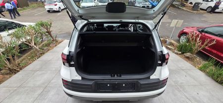 2025-Hyundai-Venue-12-Motion_15