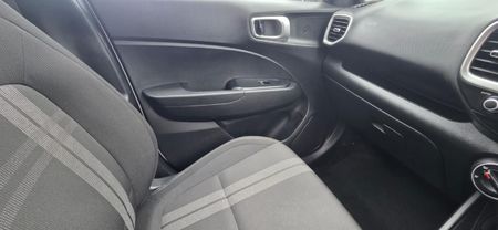 2025-Hyundai-Venue-12-Motion_16