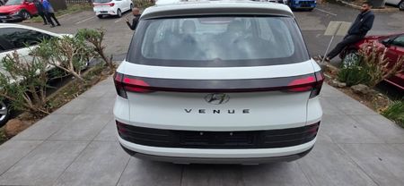2025-Hyundai-Venue-12-Motion_4