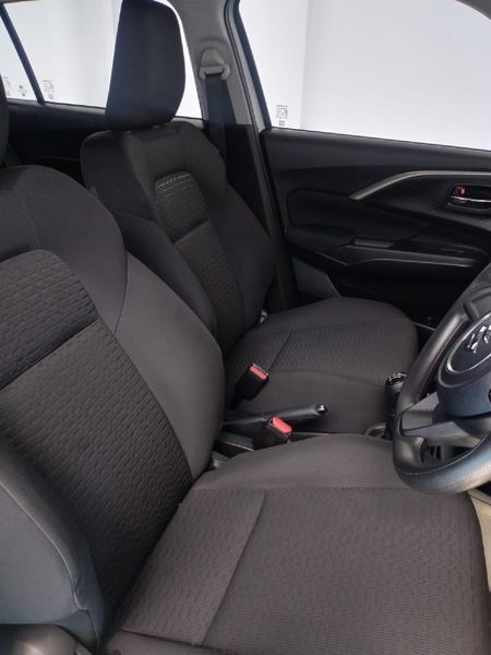 2025-Suzuki-Swift-12-GL_1