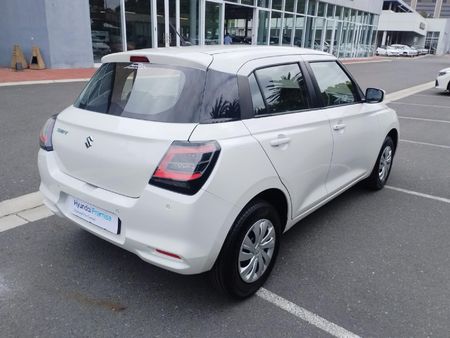 2025-Suzuki-Swift-12-GL_16