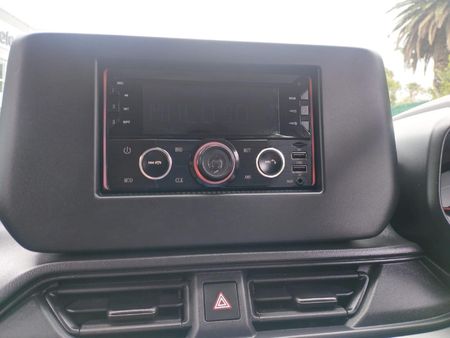 2025-Suzuki-Swift-12-GL_6