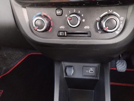 2026-Renault-Kwid-10-Techno_9