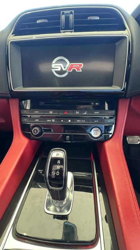 2020-Jaguar-F-Pace-50-V8-SVR_11