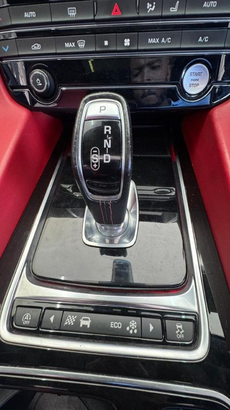 2020-Jaguar-F-Pace-50-V8-SVR_12