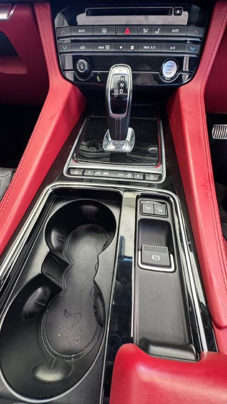2020-Jaguar-F-Pace-50-V8-SVR_13