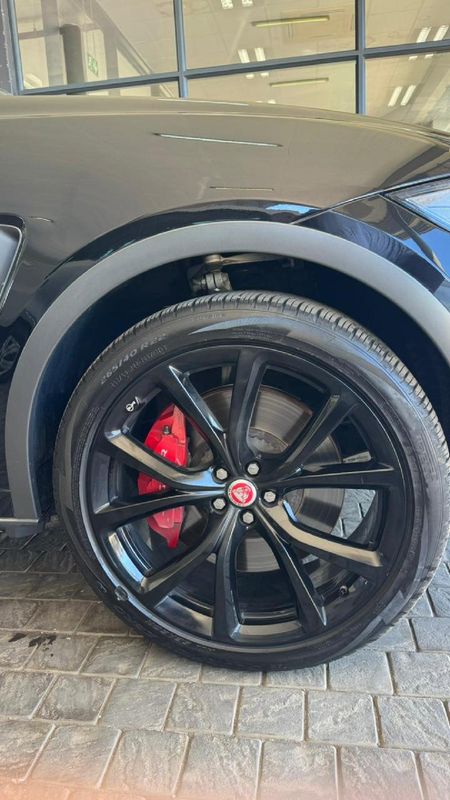 2020-Jaguar-F-Pace-50-V8-SVR_25