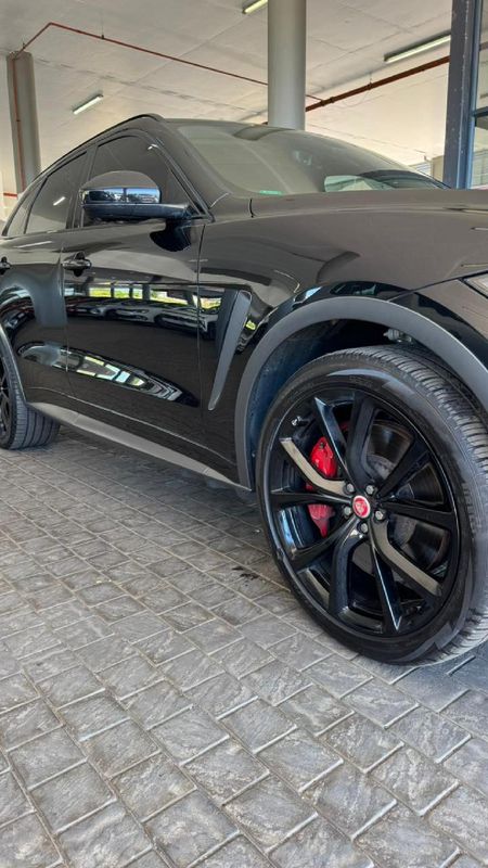 2020-Jaguar-F-Pace-50-V8-SVR_26