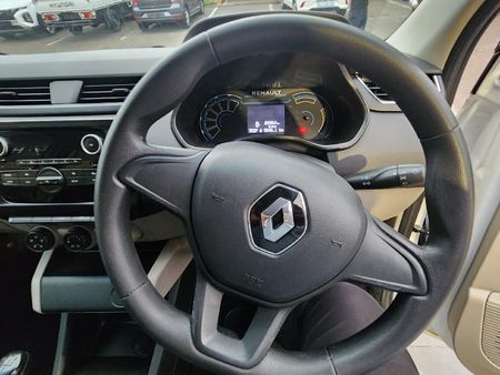 2025-Renault-Triber-10-Expression_6
