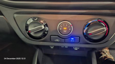 2024-Hyundai-Grand-i10-10-Motion_6