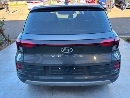 2023-Hyundai-Venue-12-Motion_6