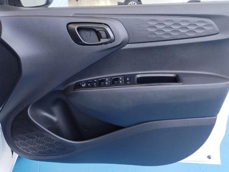 2023-Hyundai-Grand-i10-12-Fluid_21