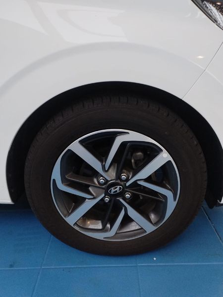 2023-Hyundai-Grand-i10-12-Fluid_5