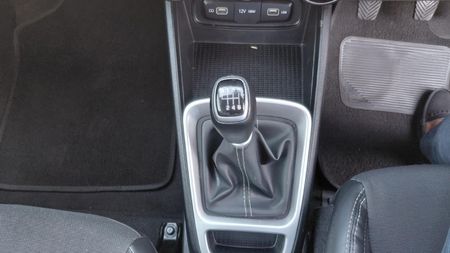 2022-Hyundai-Venue-10-TGDI-Fluid_13