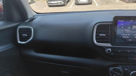 2022-Hyundai-Venue-10-TGDI-Fluid_16
