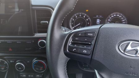 2022-Hyundai-Venue-10-TGDI-Fluid_20