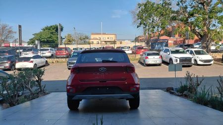 2022-Hyundai-Venue-10-TGDI-Fluid_4