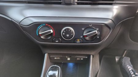 2023-Hyundai-i20-10-TGDI-Fluid-DCT_10