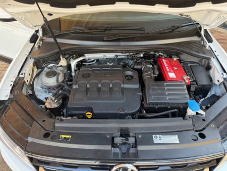 2018-Volkswagen-Tiguan-20-TDI-Comfortline-4Motion-Auto_16