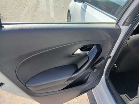 2021-Volkswagen-Polo-Vivo-16-Comfortline-Auto_4