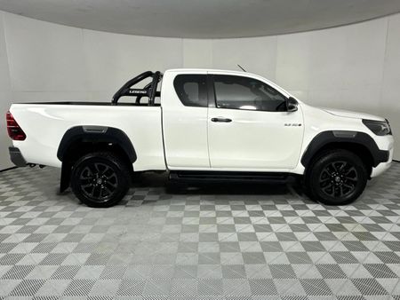 2023-Toyota-Hilux-28-GD-6-Raised-Body-Legend-Extended-Cab_10