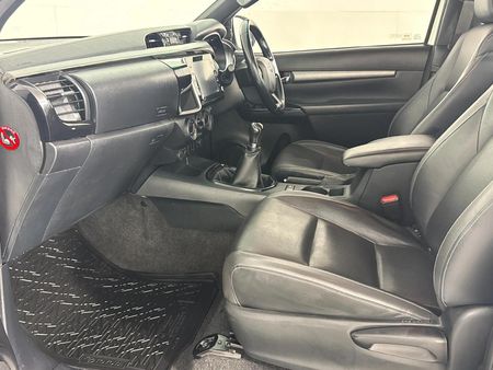 2023-Toyota-Hilux-28-GD-6-Raised-Body-Legend-Extended-Cab_3