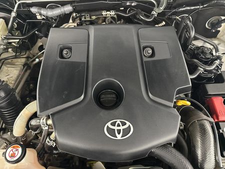 2023-Toyota-Hilux-28-GD-6-Raised-Body-Legend-Extended-Cab_7