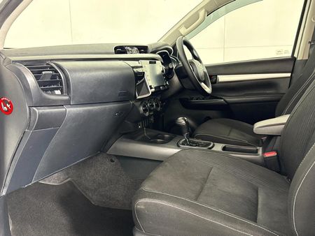 2023-Toyota-Hilux-24-GD-6-Raider-4x4-Auto-Double-Cab_8