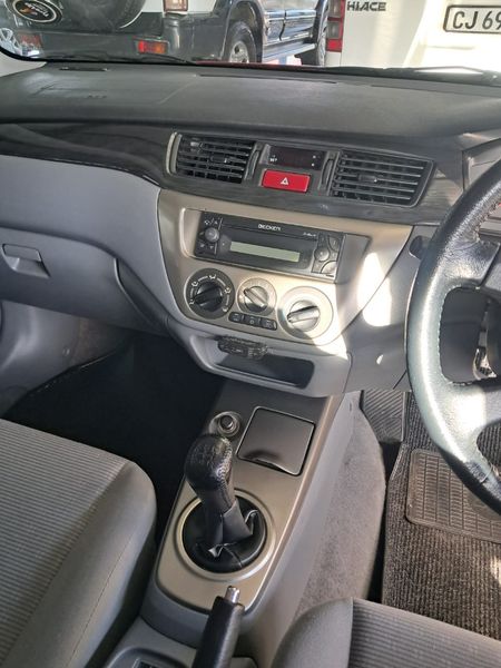 2005-Mitsubishi-Lancer-16-GLX_12