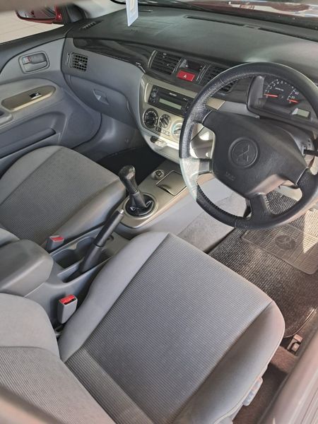2005-Mitsubishi-Lancer-16-GLX_17