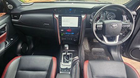 2025-Toyota-Fortuner-28-GD-6-4x4-VX-Auto_10