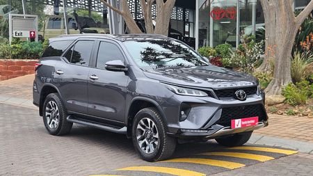 2025-Toyota-Fortuner-28-GD-6-4x4-VX-Auto_1