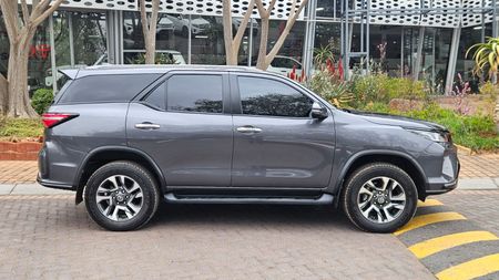 2025-Toyota-Fortuner-28-GD-6-4x4-VX-Auto_3