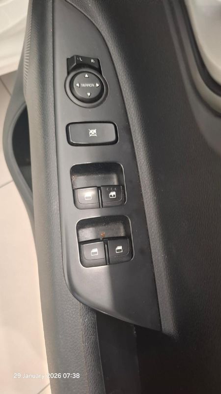 2022-Kia-Rio-12-LS-5-dr_4