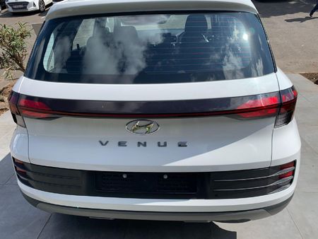 2024-Hyundai-Venue-12-Motion_18