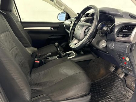 2017-Toyota-Hilux-28-GD-6-Raised-Body-Raider-Double-Cab_9