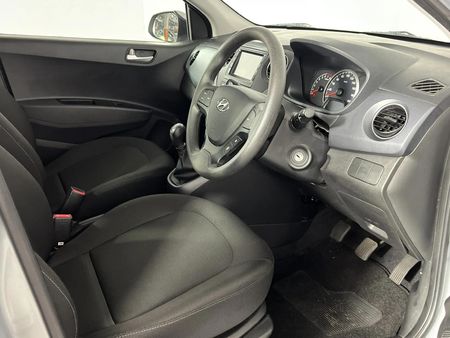 2020-Hyundai-Grand-i10-10-Fluid_9