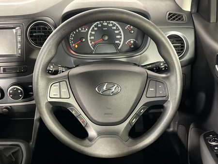 2020-Hyundai-Grand-i10-10-Fluid_12