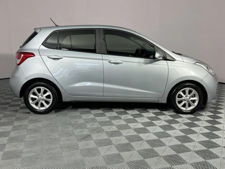 2020-Hyundai-Grand-i10-10-Fluid_17