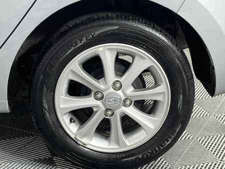2020-Hyundai-Grand-i10-10-Fluid_6