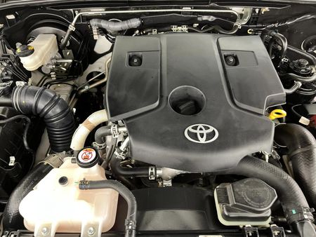 2023-Toyota-Hilux-28-GD-6-Raised-Body-Legend-4x4-Auto-Extended-Cab_9