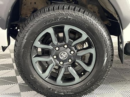 2023-Toyota-Hilux-28-GD-6-Raised-Body-Legend-4x4-Auto-Extended-Cab_2