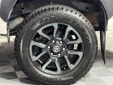 2023-Toyota-Hilux-28-GD-6-Raised-Body-Legend-4x4-Auto-Extended-Cab_4