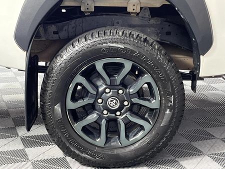2023-Toyota-Hilux-28-GD-6-Raised-Body-Legend-4x4-Auto-Extended-Cab_5