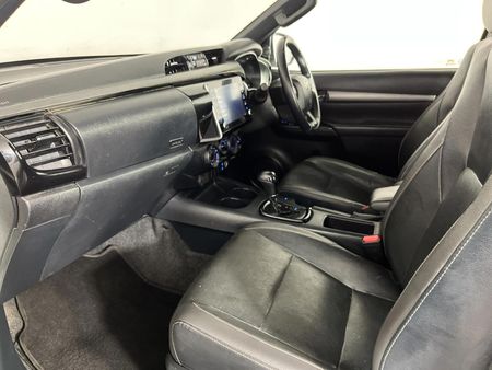 2023-Toyota-Hilux-28-GD-6-Raised-Body-Legend-4x4-Auto-Extended-Cab_6