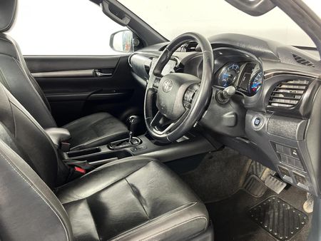2023-Toyota-Hilux-28-GD-6-Raised-Body-Legend-4x4-Auto-Extended-Cab_7
