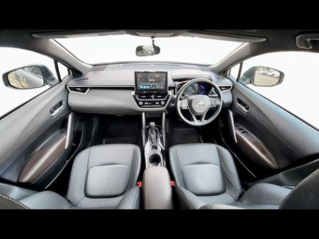 2025-Toyota-Corolla-Cross-18-XS-Hybrid_9