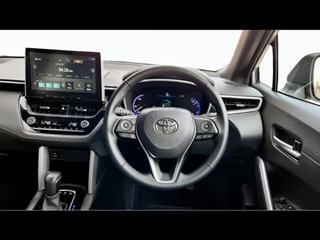2025-Toyota-Corolla-Cross-18-XS-Hybrid_10