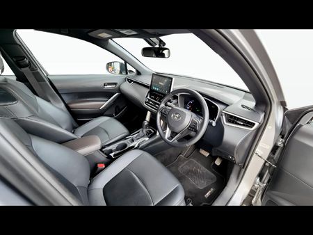 2025-Toyota-Corolla-Cross-18-XS-Hybrid_13