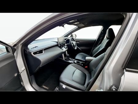 2025-Toyota-Corolla-Cross-18-XS-Hybrid_14